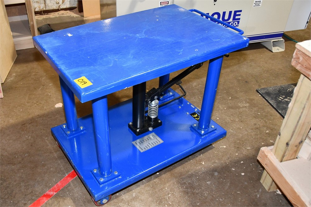 Blue "MD2048A" Hydraulic Lift Table - 2000Lb Capacity