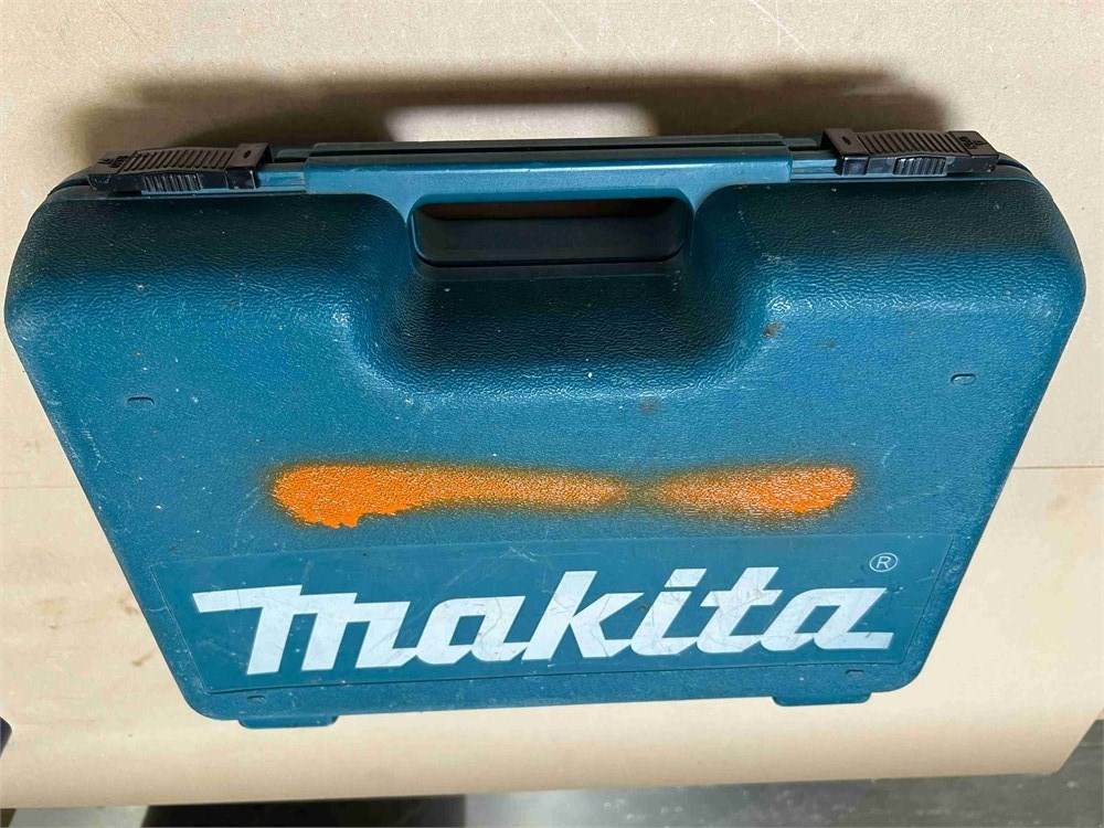 Makita "9553NB" Grinder