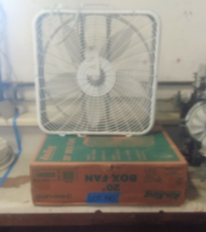 LOT# 140  (2) AIR KING 20" FANS * LOT OF 2 - ONE NEW IN BOX