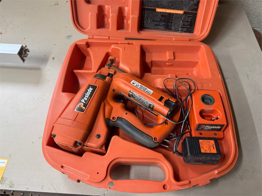 Paslode "IM250A" Angled Finish Nailer