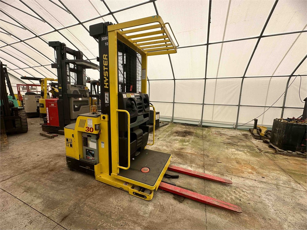 Hyster "R30XMS3" Stand Up Order Picker - 3,000 LB Lift Capacity, 24V