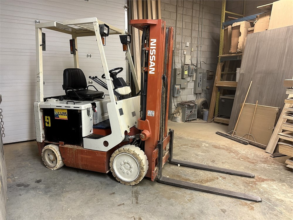 Nissan "CYM02L25S" 5000 lbs 36V Electric Forklift - c/w Charger -VIDEO AVAILABLE