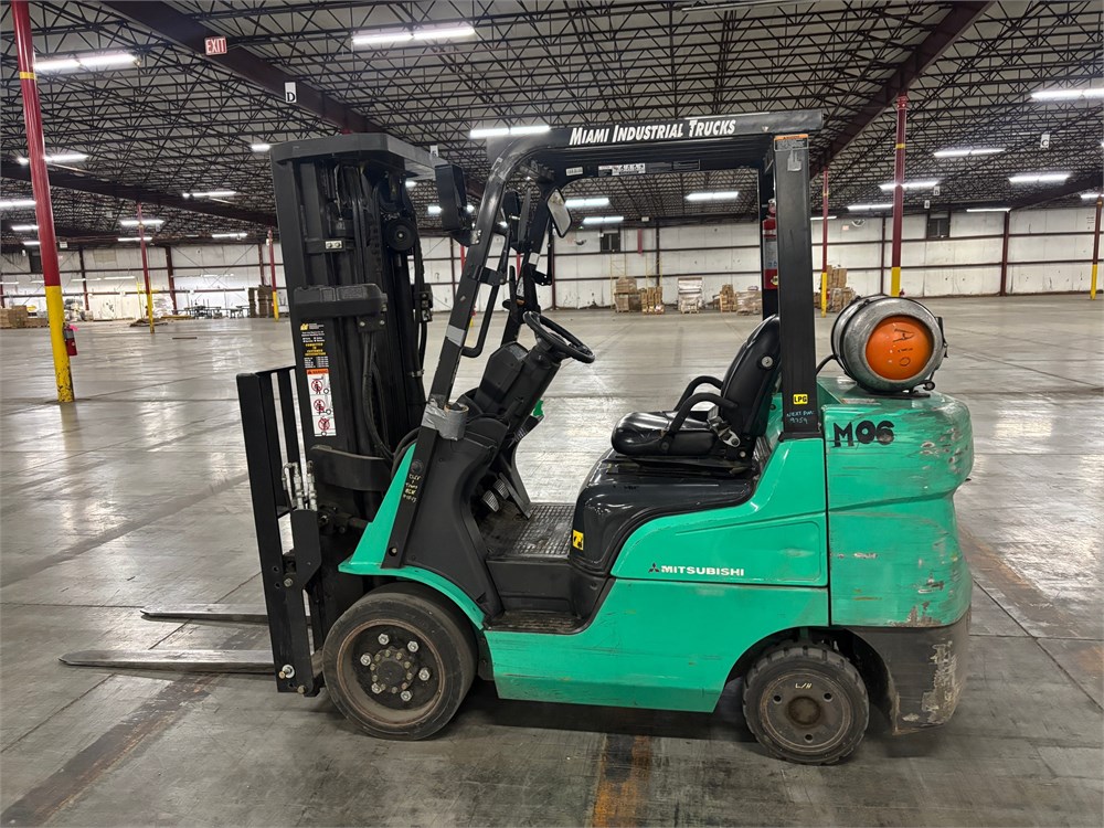 Mitsubishi "FGC30N" Forklift - LPG