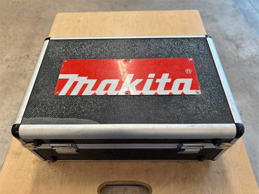 Makita Angle Grinder Kit