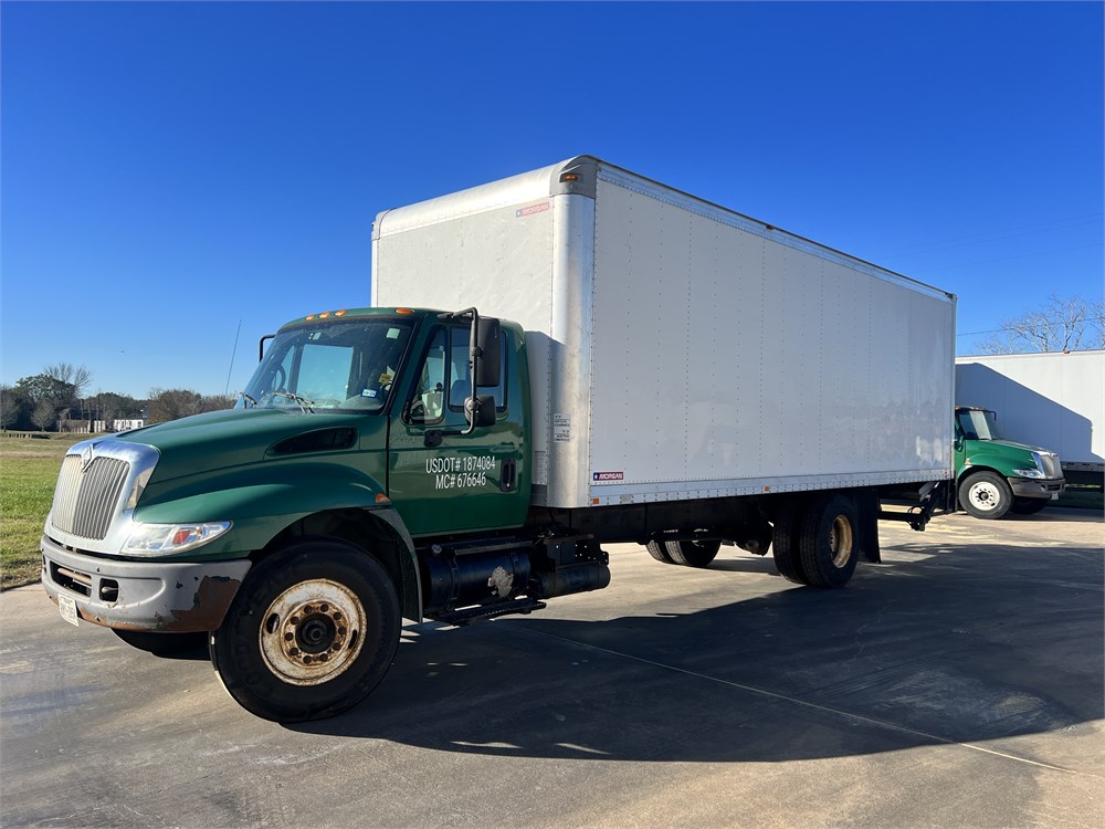 2007 International "Durastar 4300" Box Truck