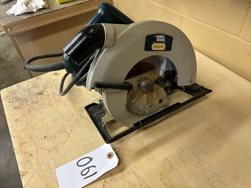 Black & Decker Circular Saw (Tested, Working) - Mississauga, ON