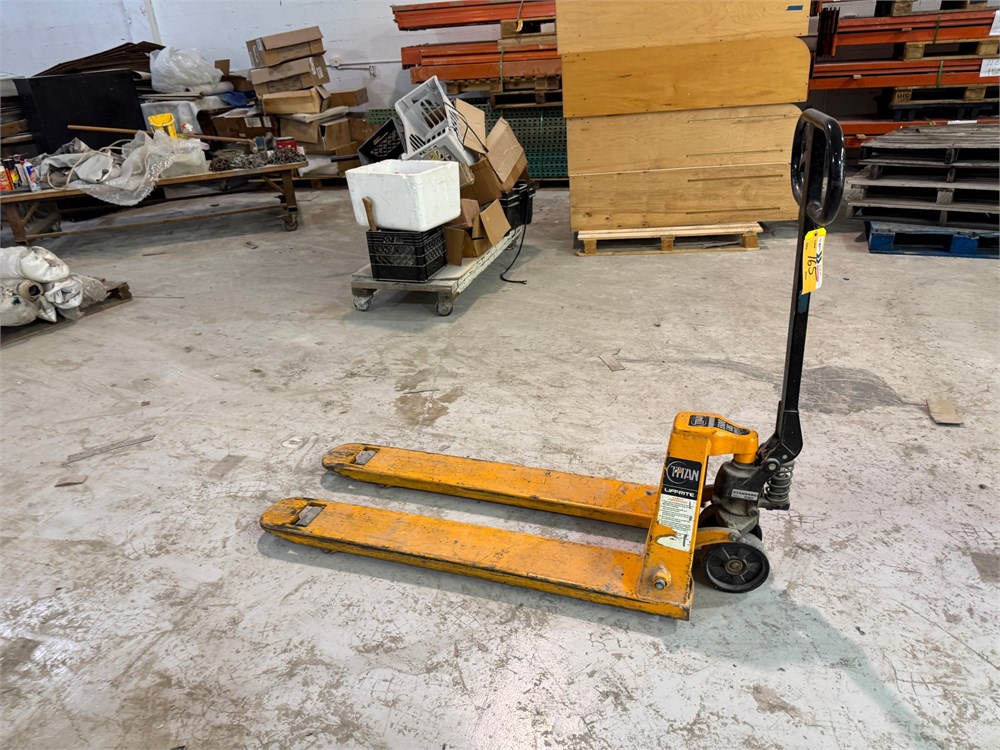 Manual Pallet Jack With Steel Forks