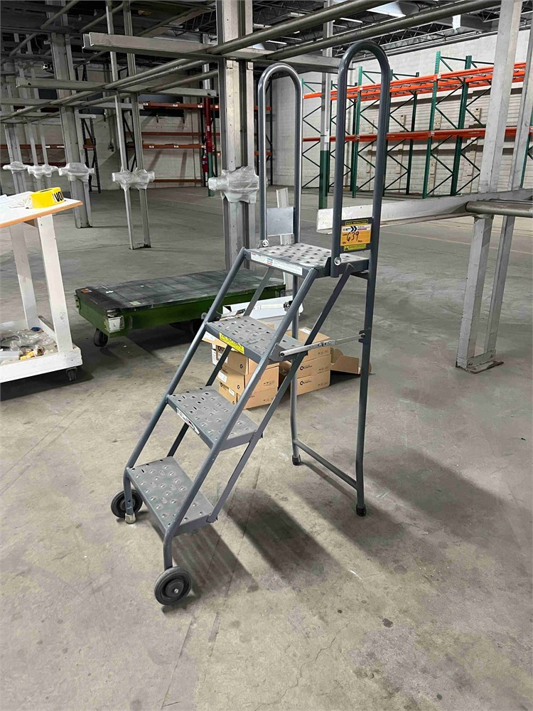 Rolling & Folding Step Ladder