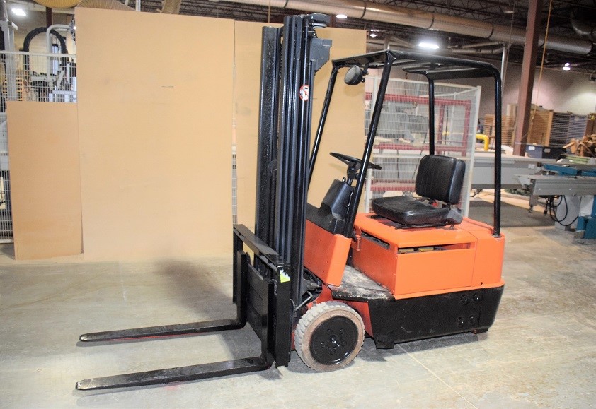 BAKER B30-TE ELECTRIC FORKLIFT, 3000 LB CAPACITY, SIDESHIFT, 189",  CHARGER INCL