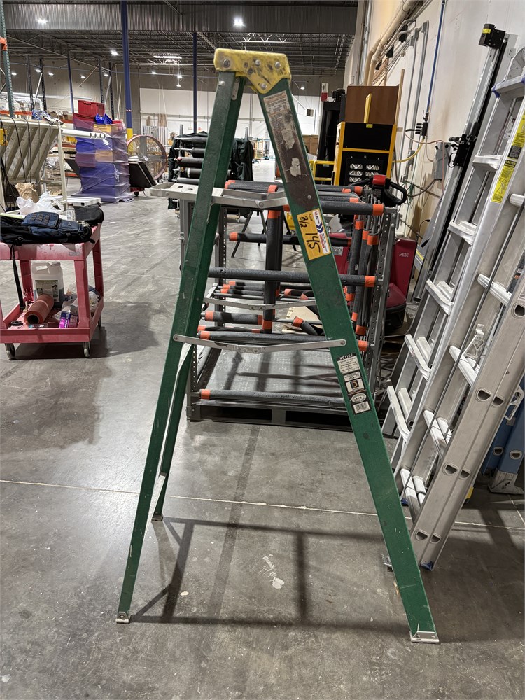 28' Extension ladder & 6' Ladder