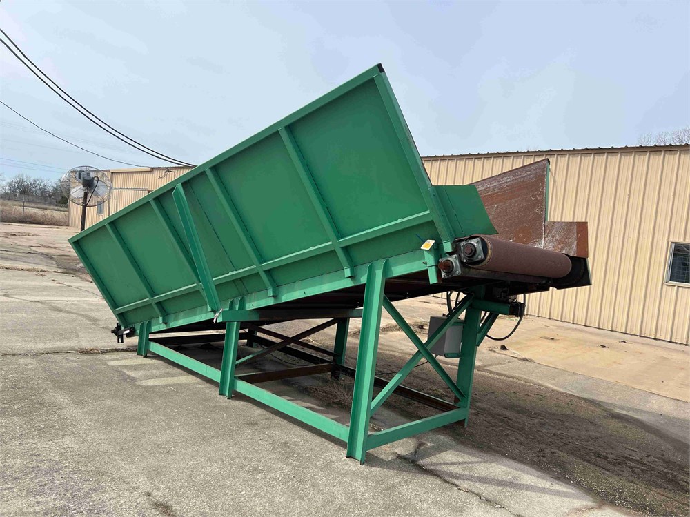 Hopper with Inclined Belt Conveyor