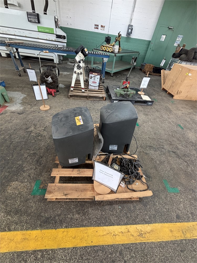 Lift Master Solar Powered Gate Closures