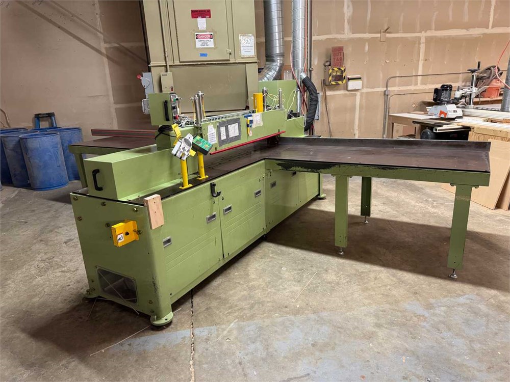 Hendrick Crosscut Saw with TigerStop Positioner