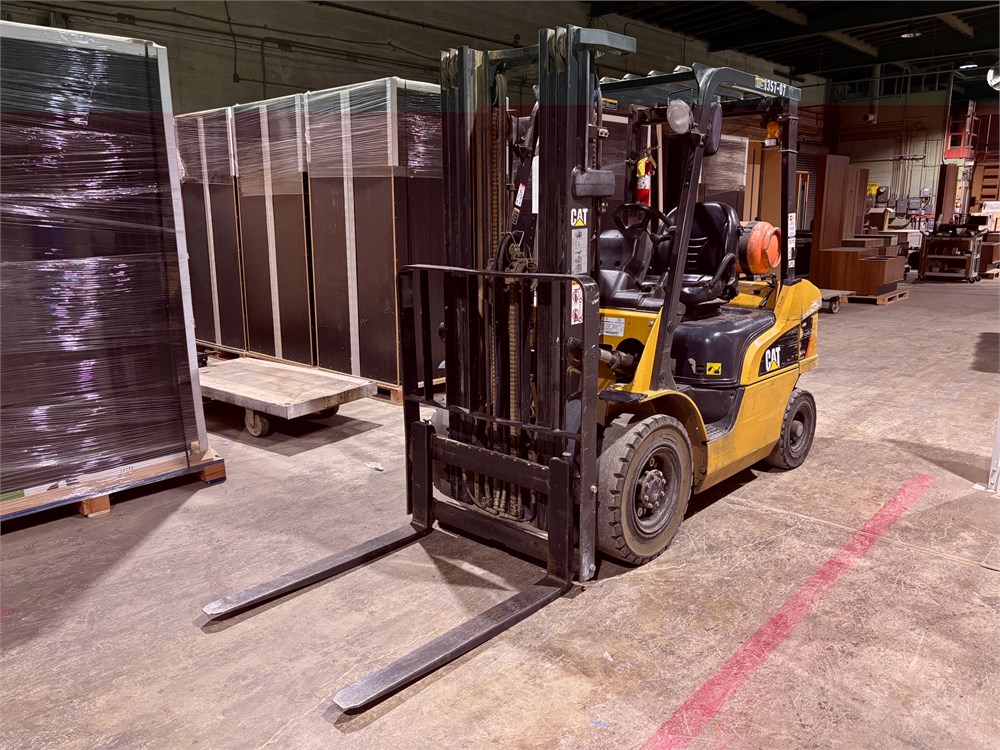 Caterpillar "P5000" Forklift