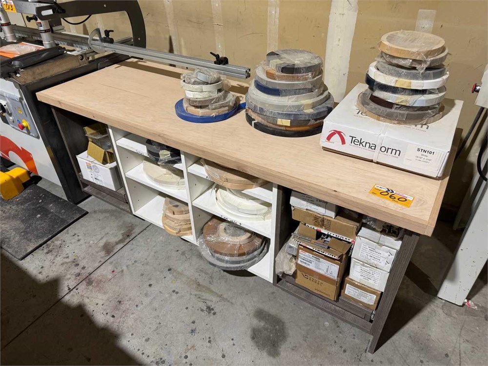 Cabinet with Hardware and Edgebanding