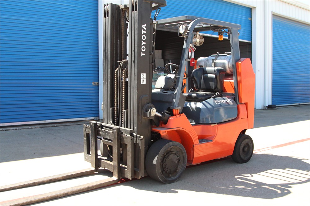 LOT# 003  TOYOTA 7FGCU35 FORKLIFT * 8000LB CAPACITY, SS, ONLY 10,000 HRS EX.COND