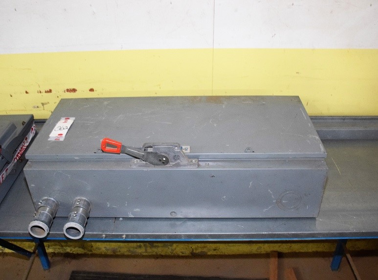 LOT# 062  ELECTRICAL SWITCHES/BOX
