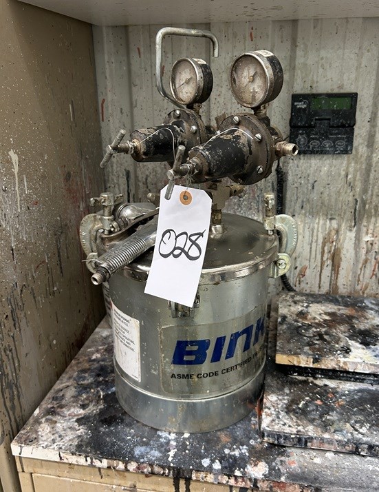 Binks "Pressure" Pot & Devilbiss Gun - Durham, ON
