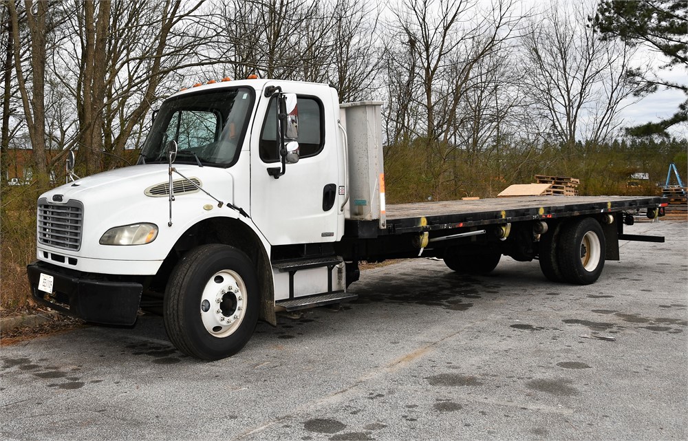 Freightliner "Business Class M2" Flat Bed Truck