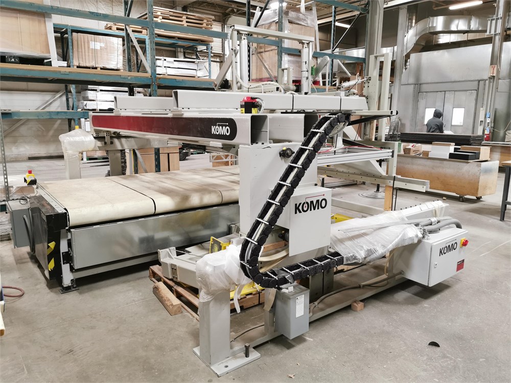 Komo "MHS" Automatic Vacuum Panel feeder - Kitchener, ON