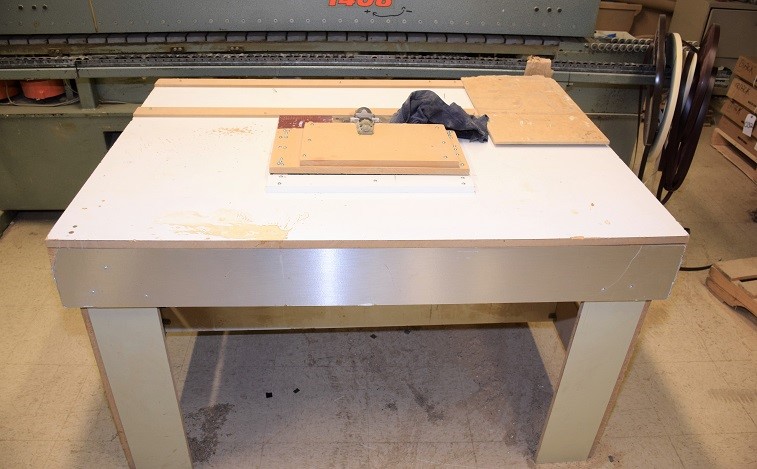 T MOLDING PNEUMATIC HAMMER AND CUSTOM TABLE