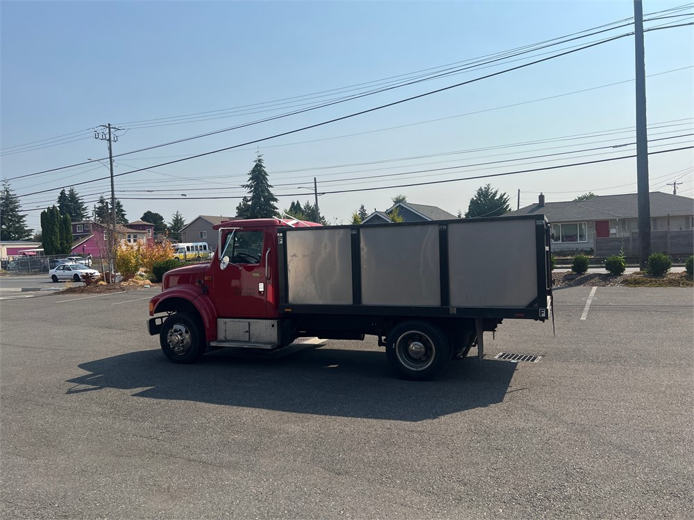 International "470" Dump Truck - Diesel