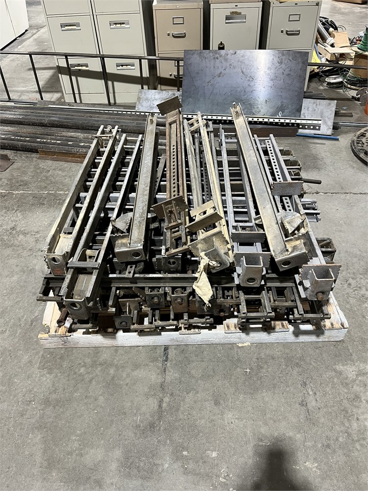 Misc Pallet Of Clamps