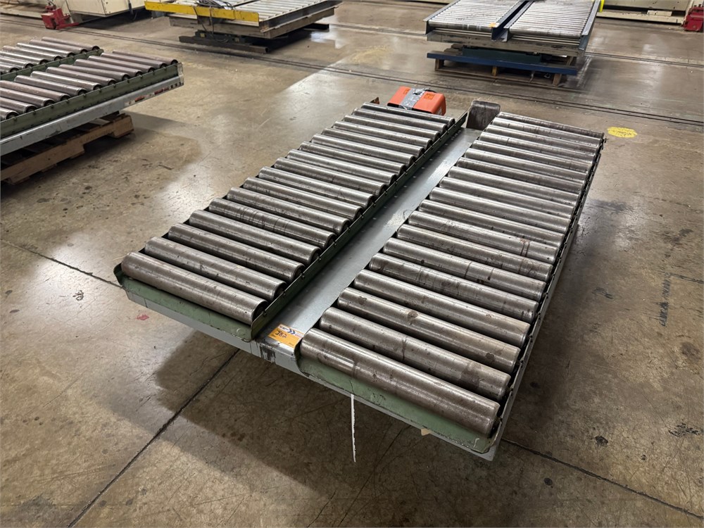 Lift Table with Conveyor