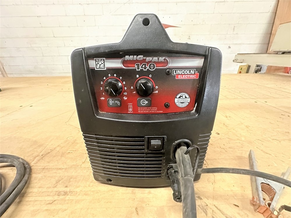 Lincoln Electric "Mig Pak 140" Mig Welder - See photo For Specs