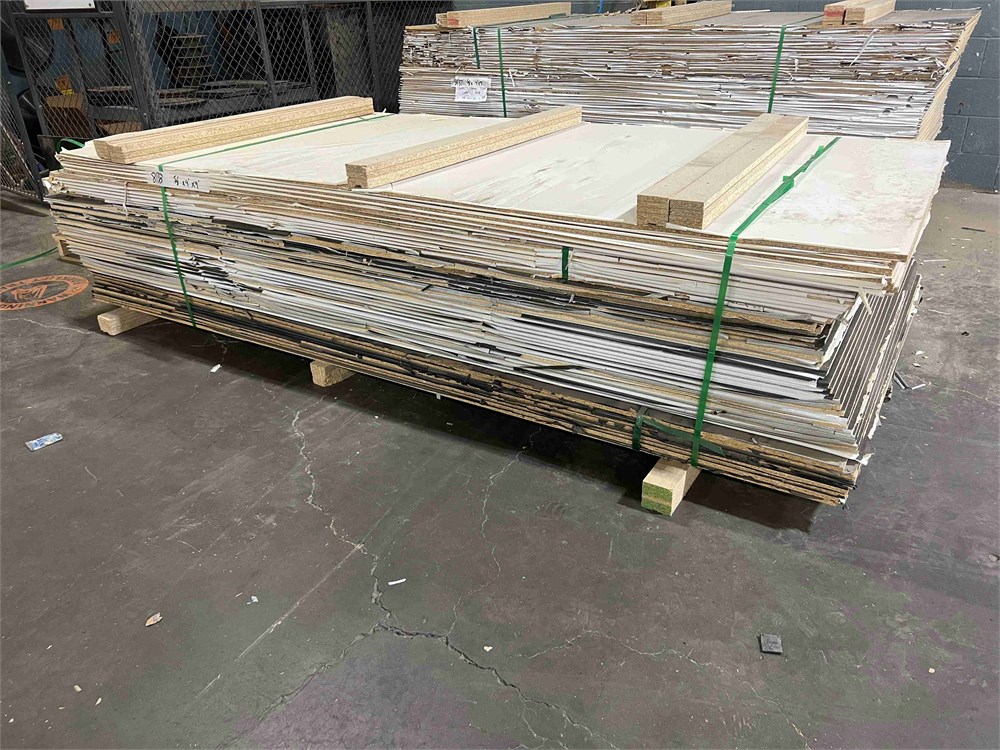 5/8" x 4' x 9' Laminated Particle Board