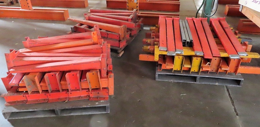 LOT# 050  CANTILEVER RACKING ARMS APPROX (58) IN TOTAL (42", 36" & 32")