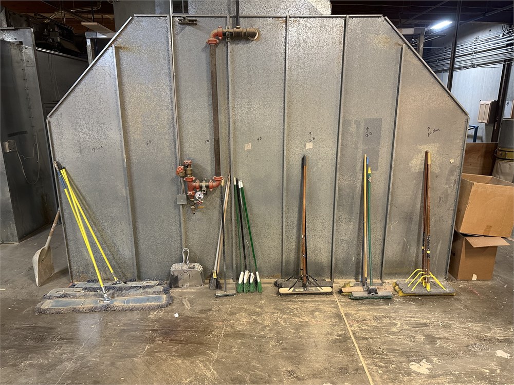 Dust Mops/Brooms/Dustpan