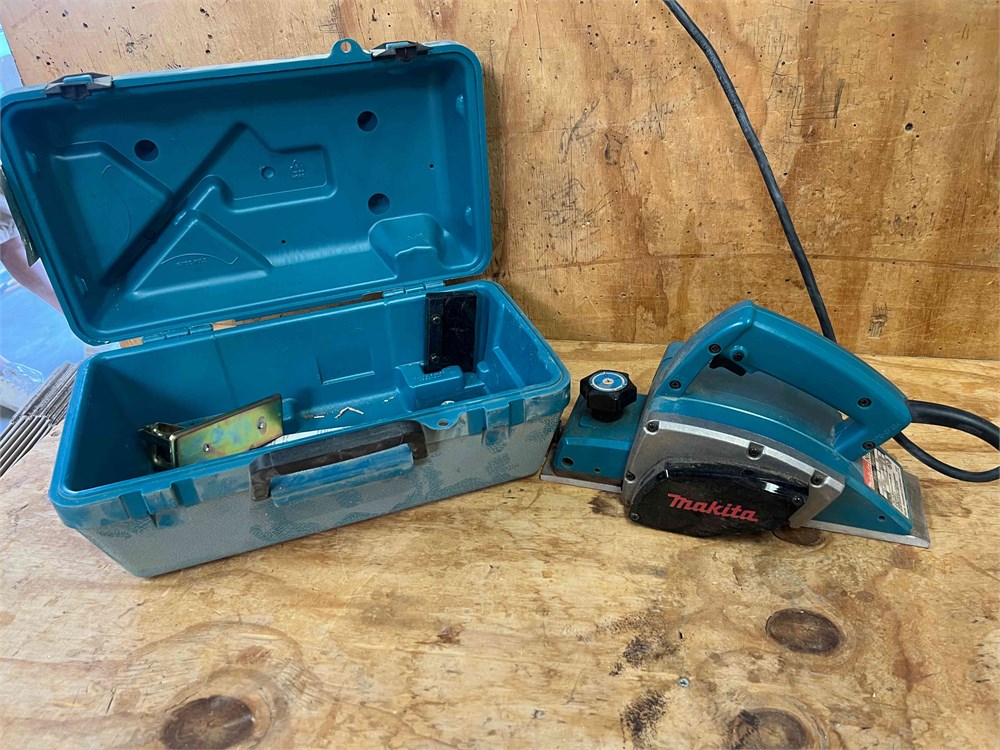 Makita "N1900B" power planer