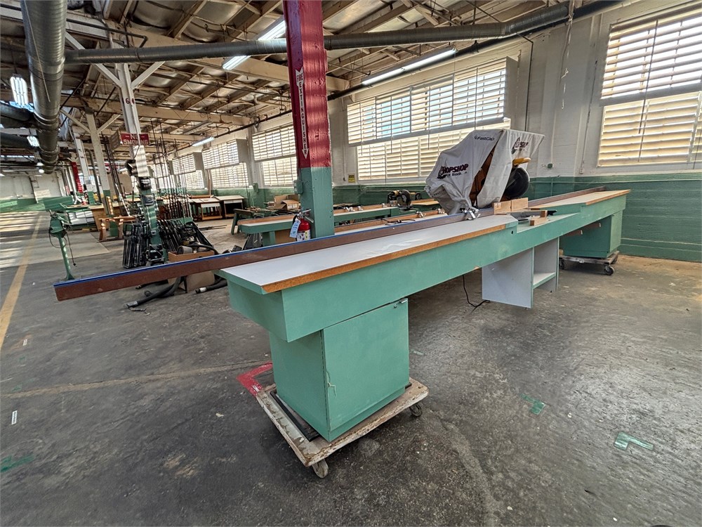 DeWALT "DW708" 12" Sliding Compound Miter with Table