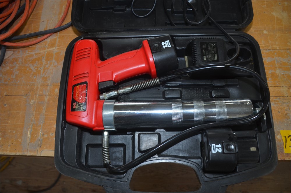 Cordless grease gun