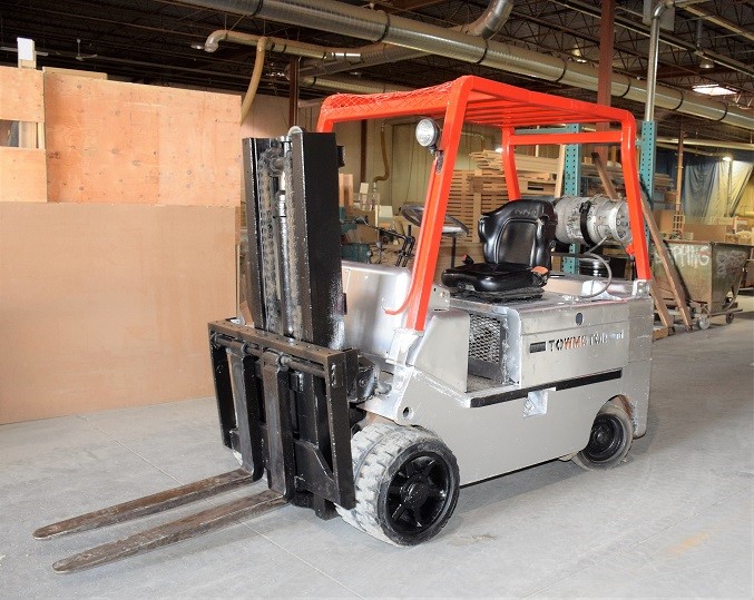 TOWMOTOR LPS FORKLIFT *  13,500 LB CAPACITY, STANDARD / CLUTCH, PROPANE