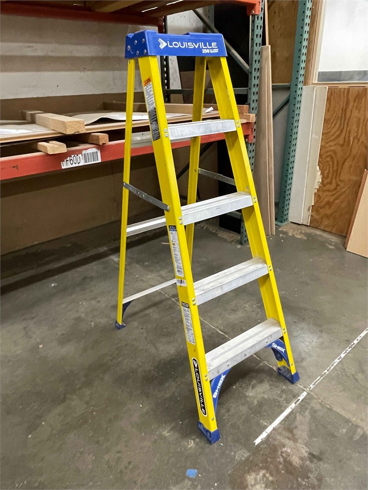 Louisville "FS2005" 5' Ladder