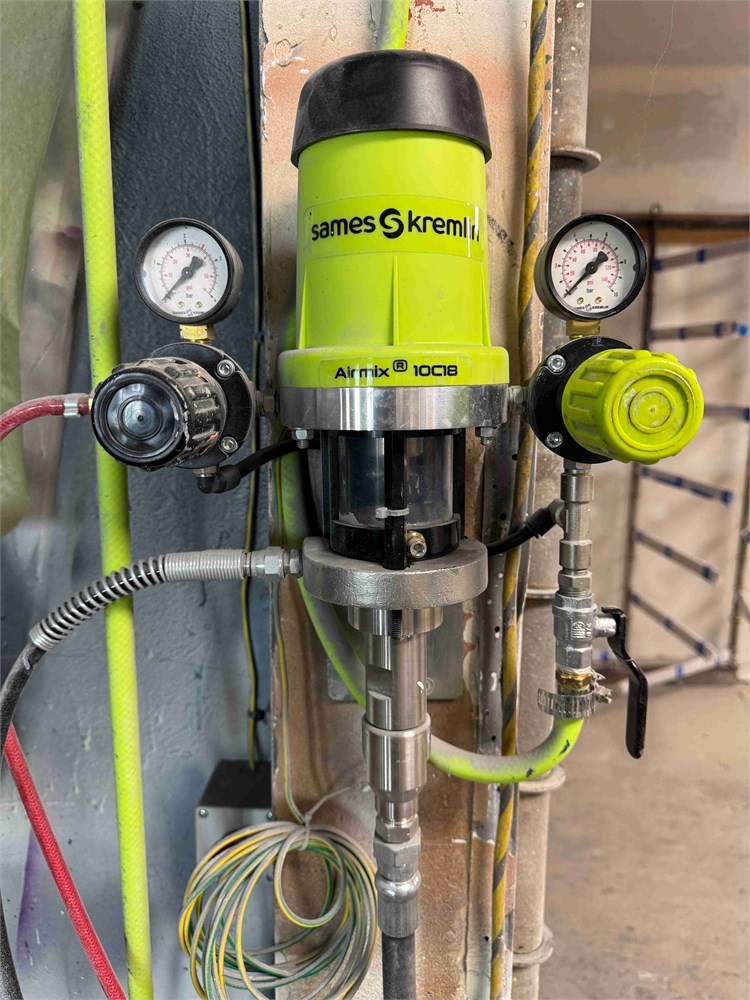 Kremlin "Airmix 10C18" Paint Pump and Spray Gun