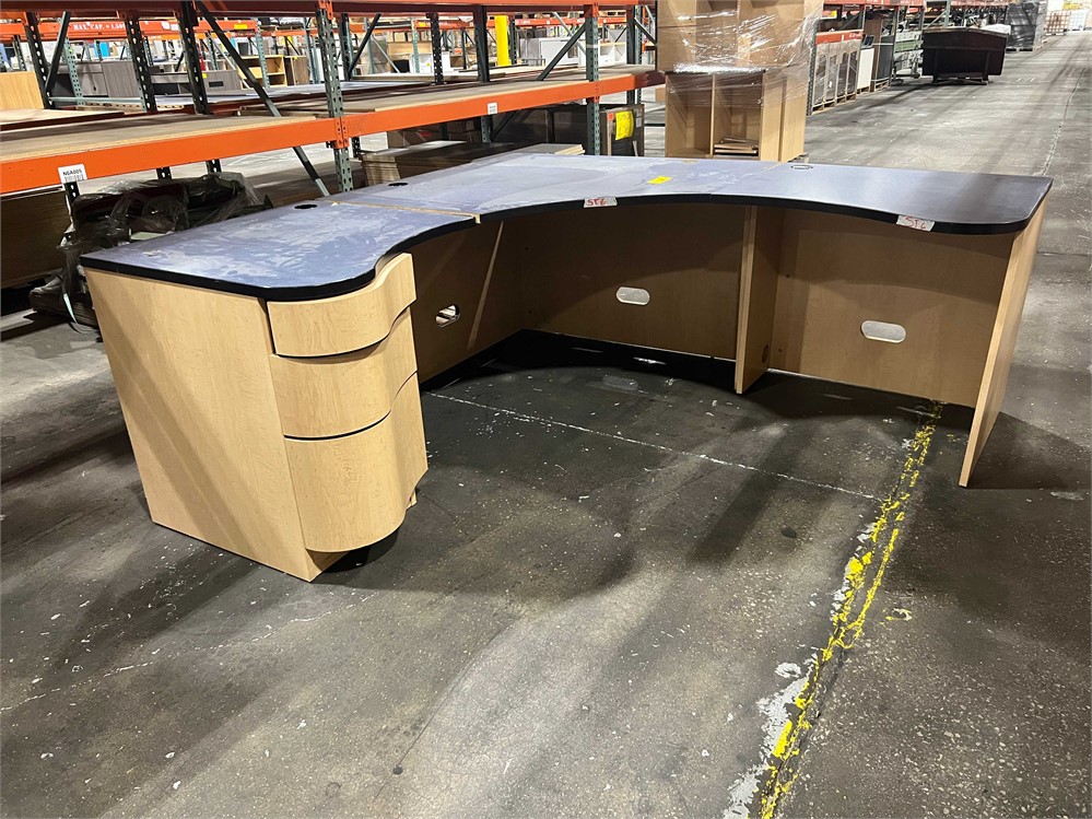 PIN Corner Desk - 75" x 75" x 30"