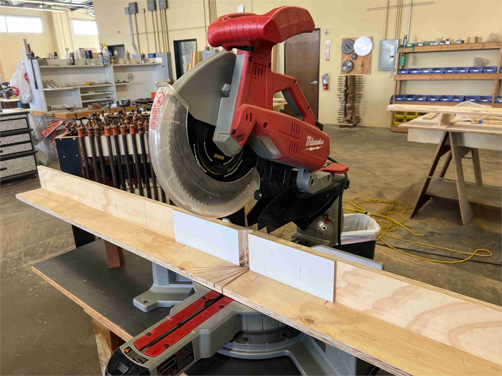 Milwaukee 12" Sliding Compound Miter Saw