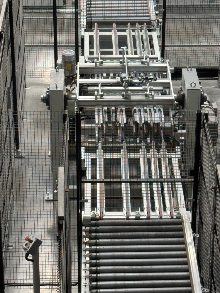 CVM Belt Conveyor and Panel Flipper