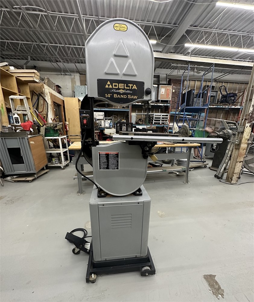 Delta "28-254" Bandsaw c/w Portable Base - Mississauga, ON