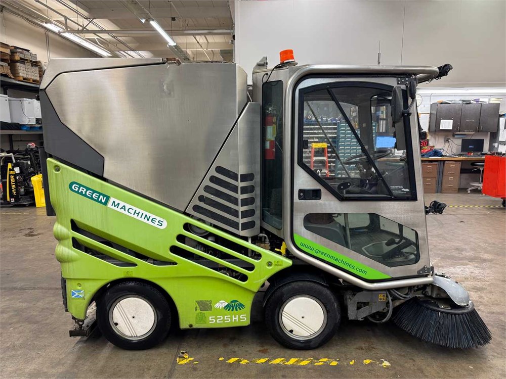 Green Machines "525HS" Street Sweeper