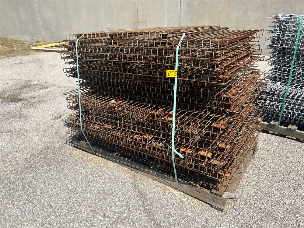 Pallet racking wire decking