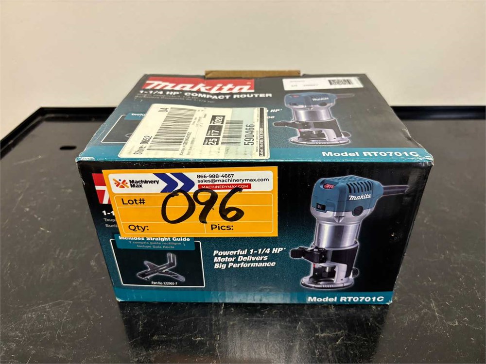 Makita RT0701C Compact Router