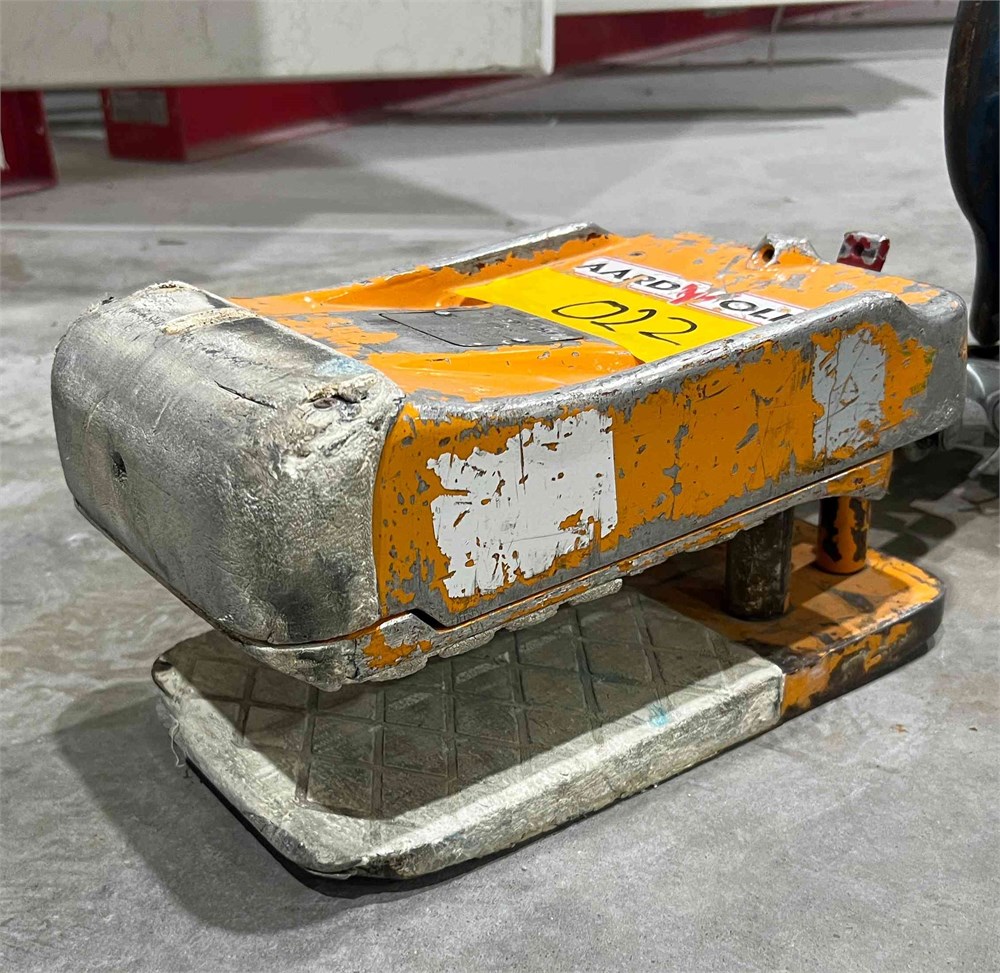 AArd Wolf Slab lifter