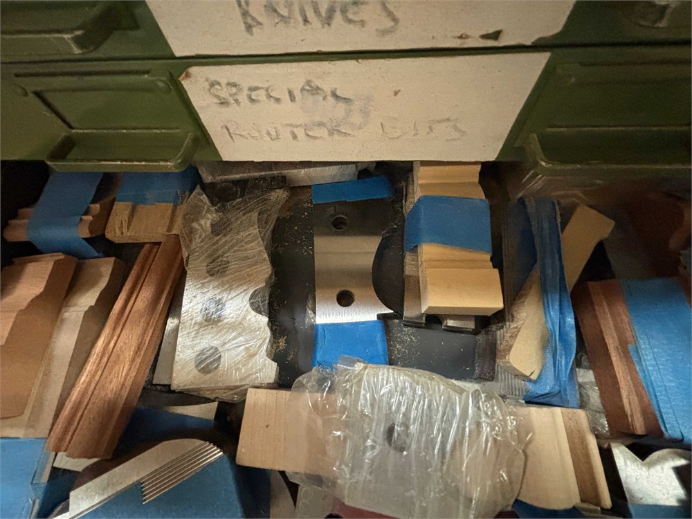 William + Hussey Knives