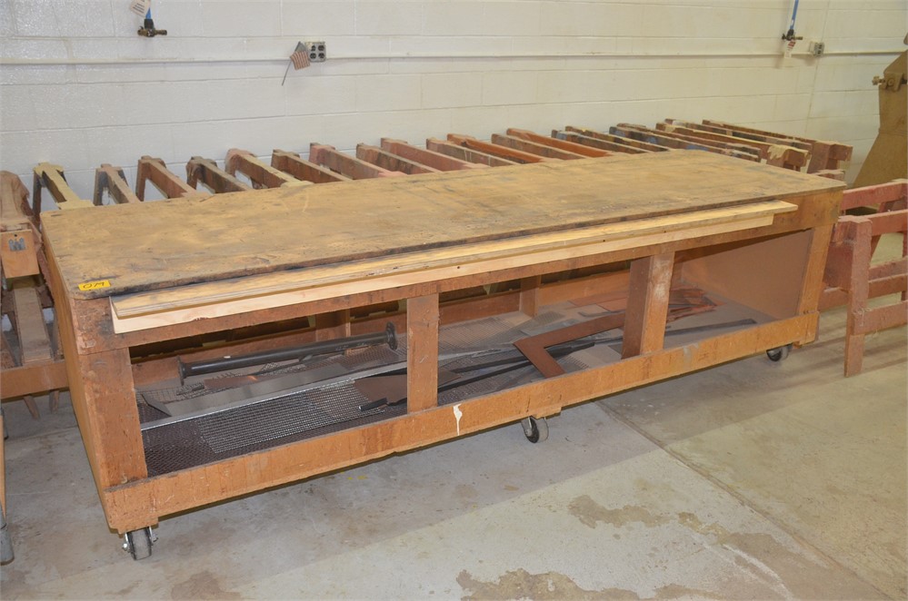 Rolling work bench