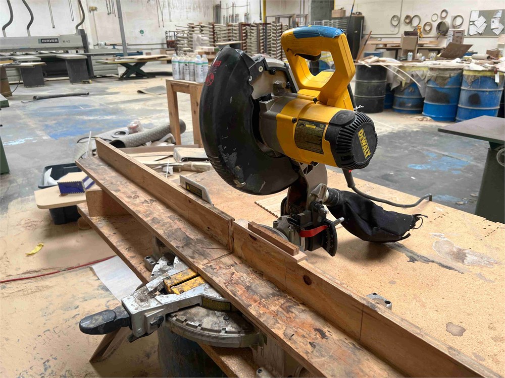 DeWalt "DW713" Compound Miter Saw