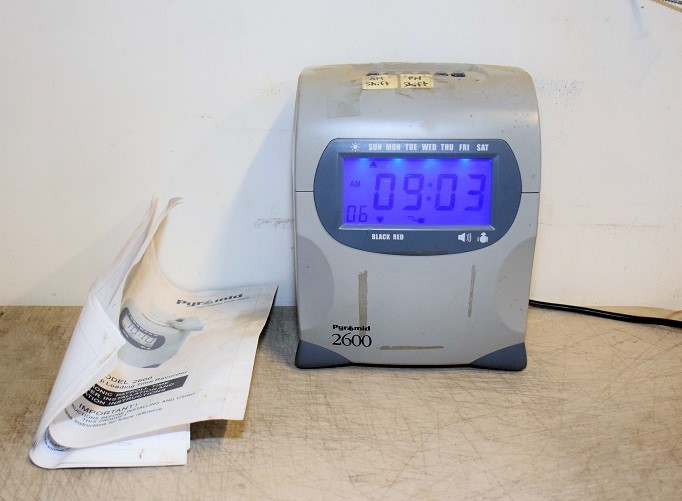 PYRAMID 2600 TIME PUNCH CLOCK WITH MANUAL